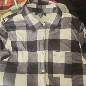 Forever 21 Women's XS Black and White Buffalo Plaid Button-Down Shirt